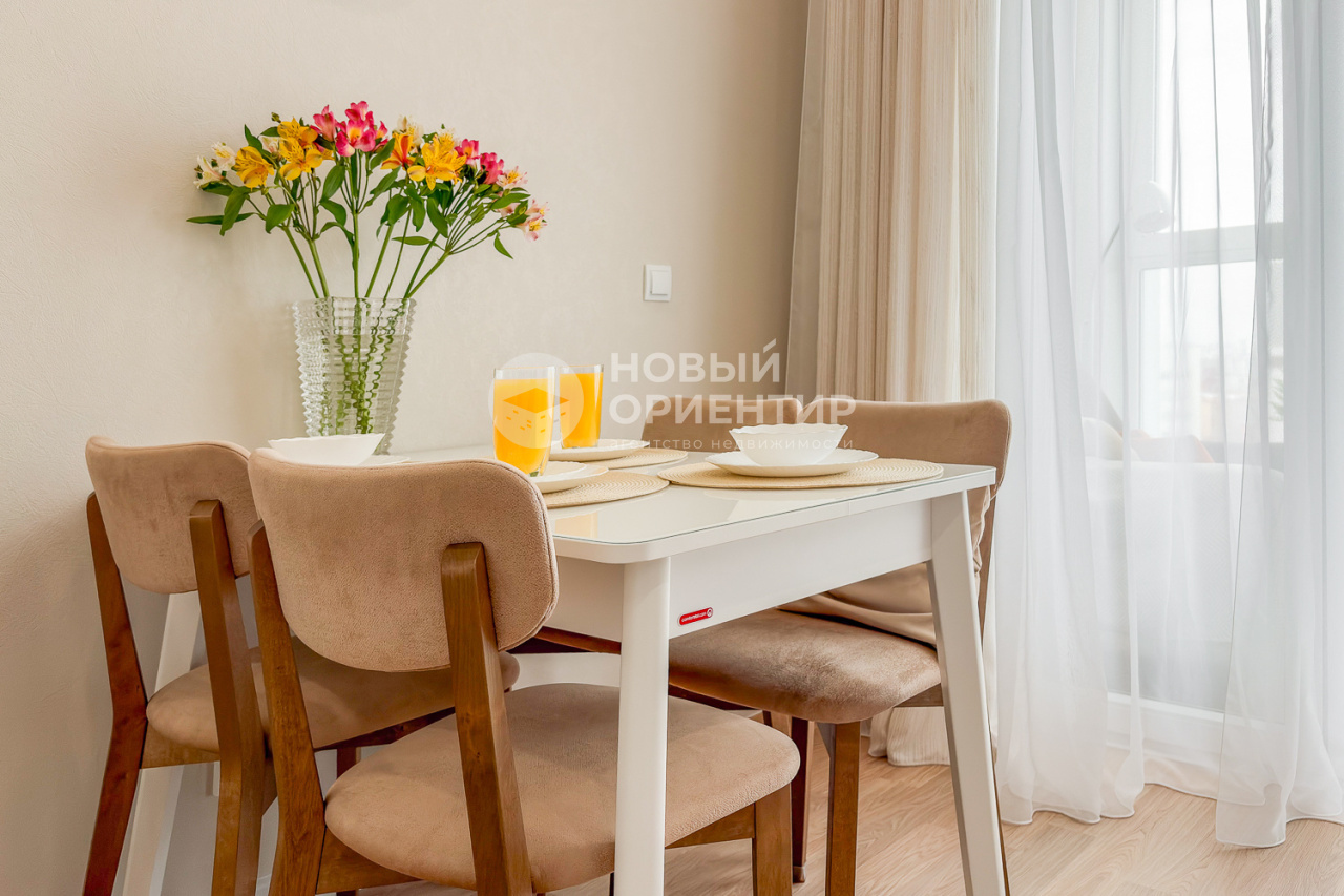 2-комн. квартира, 64 м², 17/25 эт.